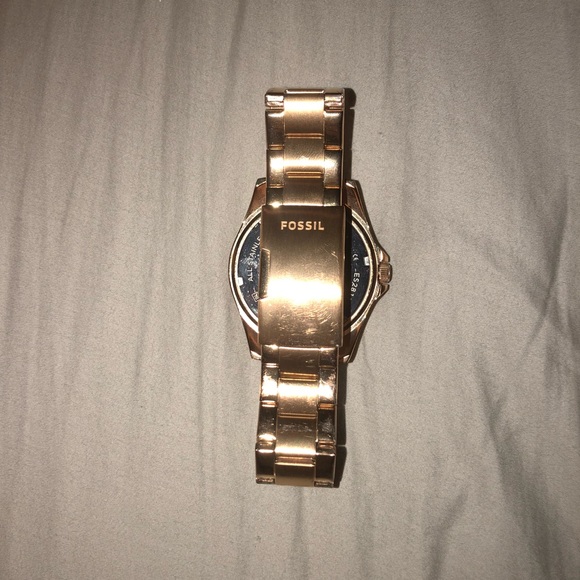 Rose gold fossil watch - Picture 3 of 3